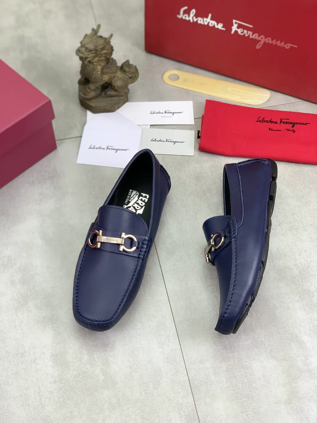 Men's shoes 💰P542 New model, high quality [Ferragamo/Ferragamo] Latest lazy slip-on shoes Original imported calfskin, imported cowhide lining + original luxury metal buckle + original combination outsole Comparison without pressure Code number: 38-45